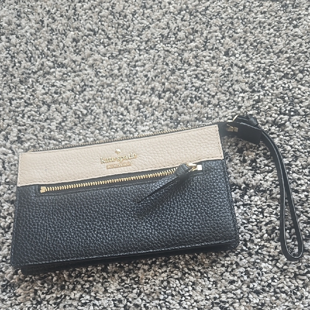 Kate Spade Black and Cream Wristlet
